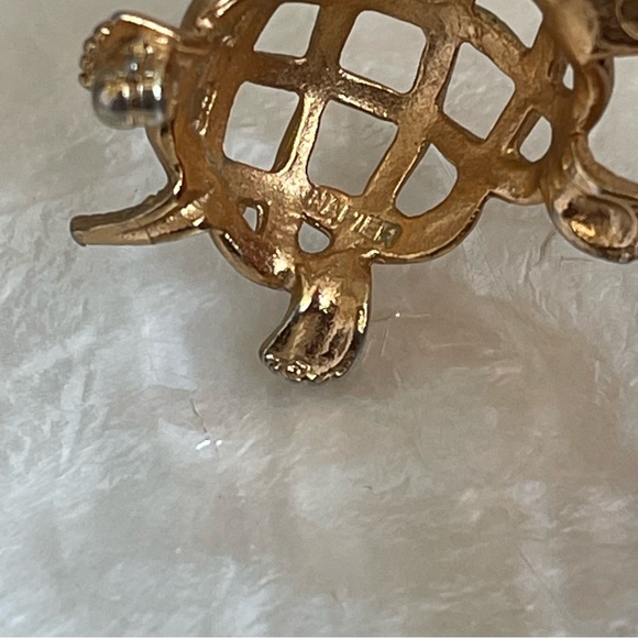 Napier Gold Tone Faux Pink Ruby Eye Mini Turtle Brooch 1 3/8” - Picture 11 of 12